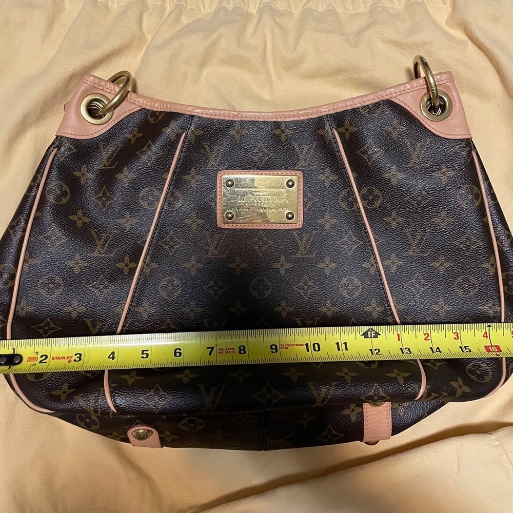Louis Vuitton - Picture 10 of 15